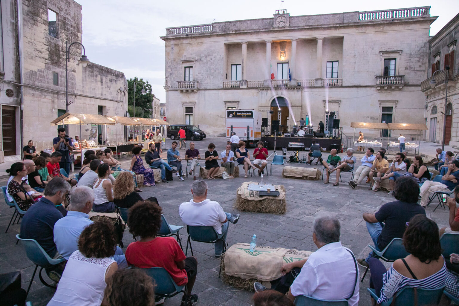 Oikos - foto piazza partecipata